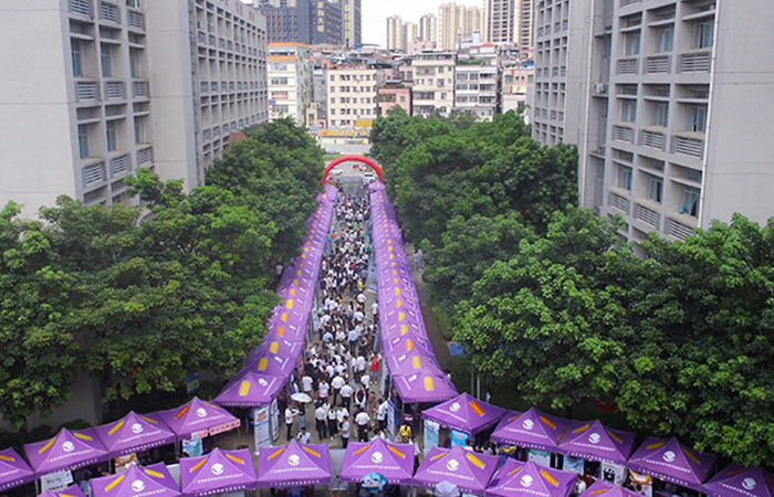 学校招聘会